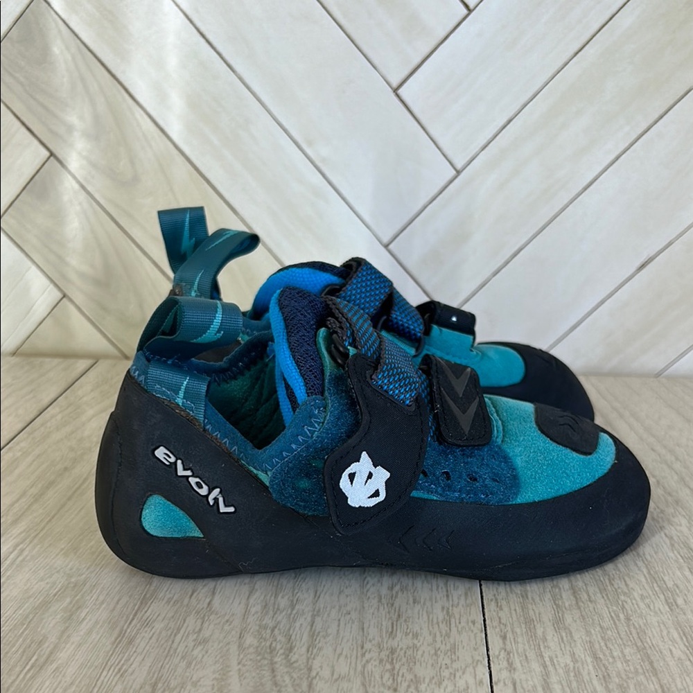 Evolv Youth Climbing shoes